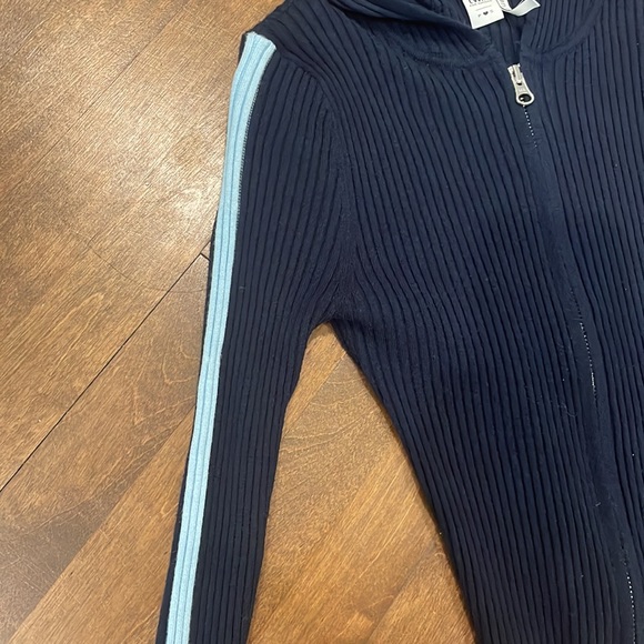 Fitted zip up - Picture 2 of 5